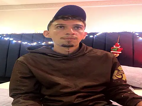 Snapshot of dominik_thompson777 chatting on November 17, 2025, 8:40 am dominik thompson777 online show from November 17, 2025, 8:40 am