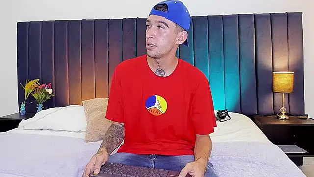 Snapshot of dominik_thompson777 chatting on October 24, 2025, 11:15 pm dominik thompson777 online show from October 24, 2025, 11:15 pm