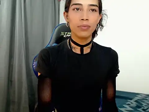 Snapshot of Sweet-Cris chatting on February 11, 2026, 5:35 pm Sweet-Cris online show from February 11, 2026, 5:35 pm