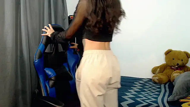 Snapshot of Sweet-Cris chatting on January 14, 2026, 4:54 pm Sweet-Cris online show from January 14, 2026, 4:54 pm