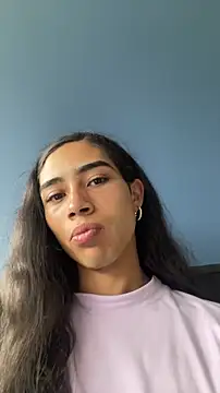 Snapshot of Sweet-Cris chatting on February 14, 2026, 5:57 pm Sweet-Cris online show from February 14, 2026, 5:57 pm