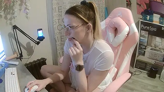 Snapshot of rubystrip chatting on September 25, 2025, 8:15 pm rubystrip online show from September 25, 2025, 8:15 pm