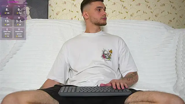 Snapshot of johnstoneisland chatting on June 5, 2026, 12:44 pm johnstoneisland online show from June 5, 2026, 12:44 pm