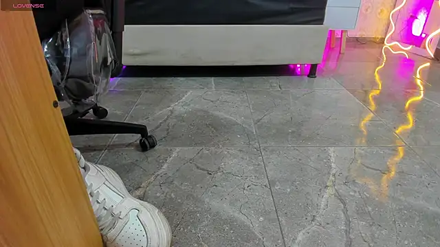 Snapshot of BLUE_TAY1 chatting on October 25, 2025, 11:42 am BLUE TAY1 online show from October 25, 2025, 11:42 am