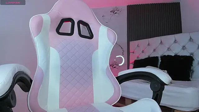 chloesagee online show from October 22, 2025, 11:25 pm