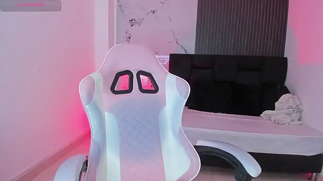 chloesagee online show from March 4, 2026, 10:17 pm