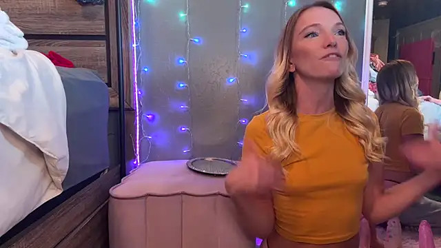 Snapshot of ajmiller25 chatting on November 3, 2025, 8:12 pm ajmiller25 online show from November 3, 2025, 8:12 pm