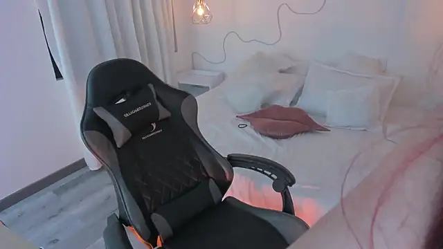 Noahcryptic online show from November 11, 2025, 6:08 am