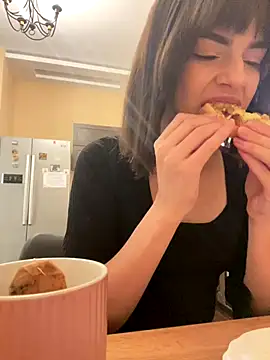 Snapshot of Miranda_Kerry chatting on October 17, 2025, 6:39 am Miranda Kerry online show from October 17, 2025, 6:39 am