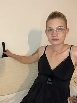 Snapshot of Lesamantssexy chatting on May 10, 2026, 2:30 pm Lesamantssexy online show from May 10, 2026, 2:30 pm