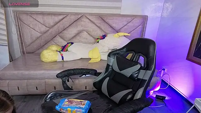 Snapshot of Luna_Star_v chatting on November 6, 2025, 3:32 am Luna Star v online show from November 6, 2025, 3:32 am