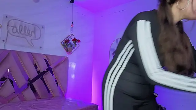 Snapshot of Luna_Star_v chatting on November 19, 2025, 3:17 am Luna Star v online show from November 19, 2025, 3:17 am