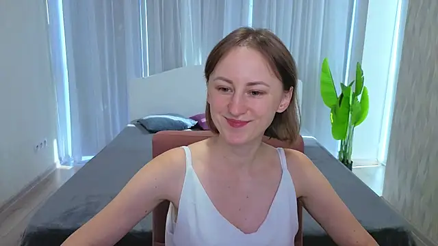 LuluChiiii online show from October 5, 2025, 10:39 am