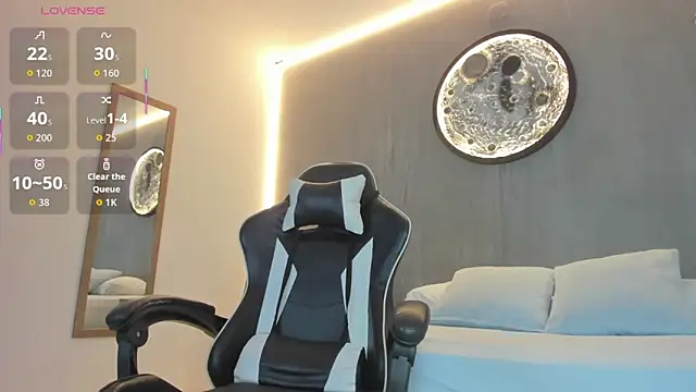 luccia smith online show from October 28, 2025, 2:56 am