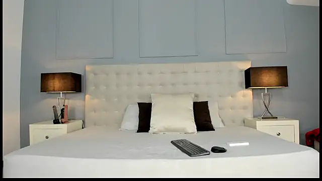 KellyRooss online show from November 13, 2025, 12:31 pm