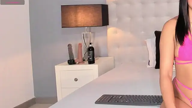 KellyRooss online show from November 14, 2025, 12:31 pm