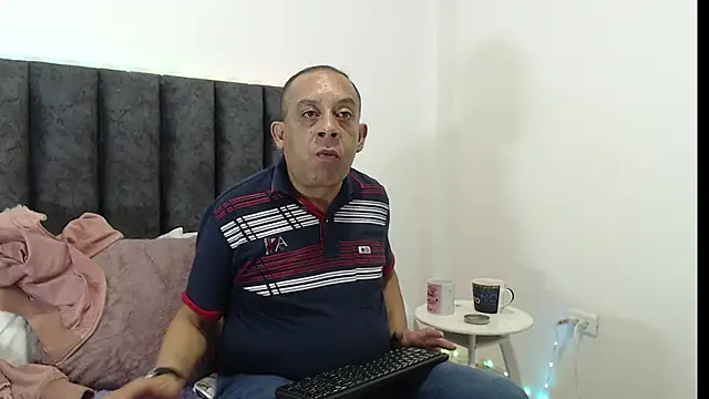 Snapshot of GabrielandAbigail chatting on November 7, 2025, 12:42 pm GabrielandAbigail online show from November 7, 2025, 12:42 pm