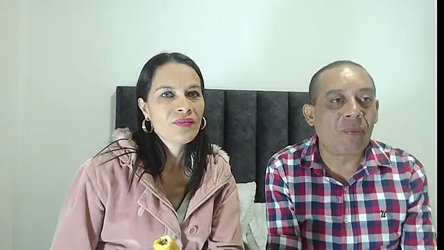 Snapshot of GabrielandAbigail chatting on November 29, 2025, 1:22 pm GabrielandAbigail online show from November 29, 2025, 1:22 pm