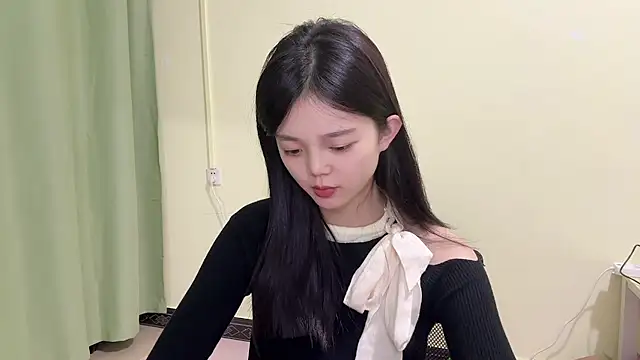 Snapshot of Nicole-13 chatting on October 25, 2025, 1:12 pm Nicole-13 online show from October 25, 2025, 1:12 pm