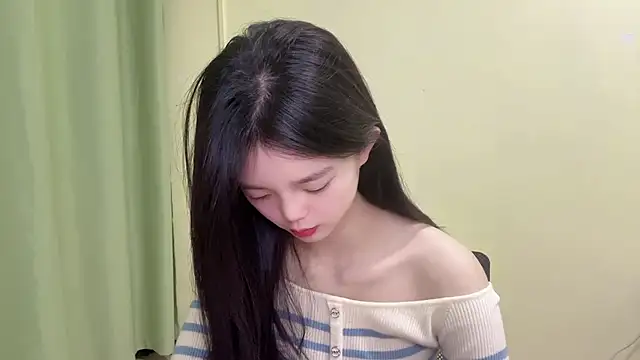 Snapshot of Nicole-13 chatting on November 3, 2025, 10:19 am Nicole-13 online show from November 3, 2025, 10:19 am