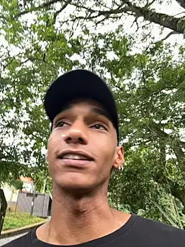 Snapshot of JulienSaint chatting on October 10, 2025, 9:04 pm JulienSaint online show from October 10, 2025, 9:04 pm