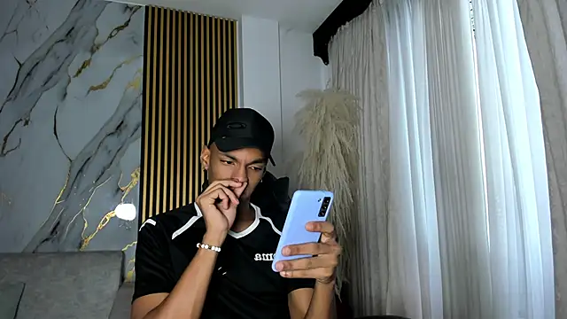 Snapshot of JulienSaint chatting on November 26, 2025, 12:05 pm JulienSaint online show from November 26, 2025, 12:05 pm