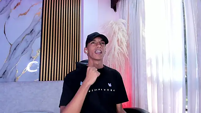 Snapshot of JulienSaint chatting on November 17, 2025, 12:09 pm JulienSaint online show from November 17, 2025, 12:09 pm