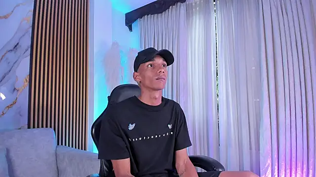 Snapshot of JulienSaint chatting on October 27, 2025, 12:28 pm JulienSaint online show from October 27, 2025, 12:28 pm