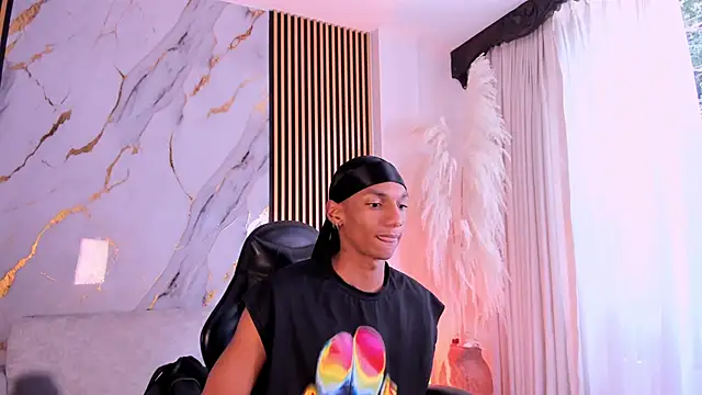 Snapshot of JulienSaint chatting on October 5, 2025, 2:08 pm JulienSaint online show from October 5, 2025, 2:08 pm