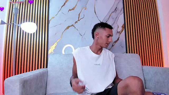 Snapshot of JulienSaint chatting on September 10, 2025, 12:04 pm JulienSaint online show from September 10, 2025, 12:04 pm