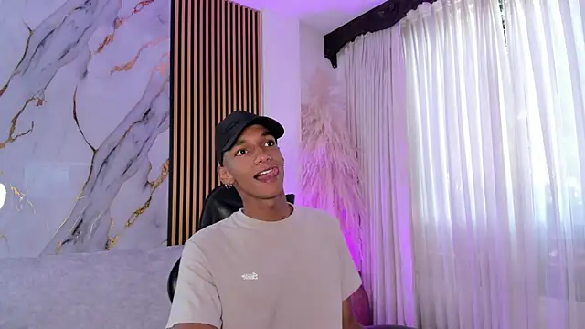 Snapshot of JulienSaint chatting on September 14, 2025, 12:05 pm JulienSaint online show from September 14, 2025, 12:05 pm