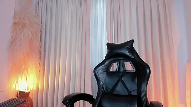 Snapshot of JulienSaint chatting on September 17, 2025, 11:56 am JulienSaint online show from September 17, 2025, 11:56 am