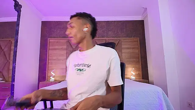 Snapshot of JulienSaint chatting on October 1, 2025, 12:09 pm JulienSaint online show from October 1, 2025, 12:09 pm