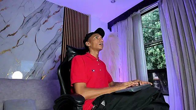 Snapshot of JulienSaint chatting on December 4, 2025, 12:04 pm JulienSaint online show from December 4, 2025, 12:04 pm