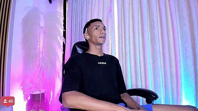 Snapshot of JulienSaint chatting on November 12, 2025, 12:20 pm JulienSaint online show from November 12, 2025, 12:20 pm