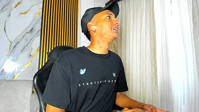 Snapshot of JulienSaint chatting on November 28, 2025, 12:27 pm JulienSaint online show from November 28, 2025, 12:27 pm