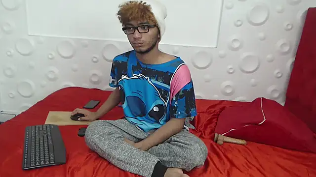 Snapshot of felipecams123 chatting on November 4, 2025, 2:26 am felipecams123 online show from November 4, 2025, 2:26 am