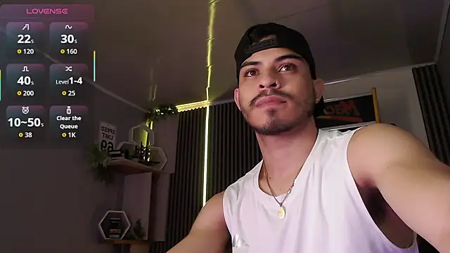 Snapshot of Bastian_MCcormick chatting on December 19, 2025, 12:29 pm Bastian MCcormick online show from December 19, 2025, 12:29 pm