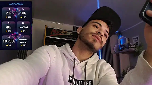 Snapshot of Bastian_MCcormick chatting on December 21, 2025, 8:27 am Bastian MCcormick online show from December 21, 2025, 8:27 am