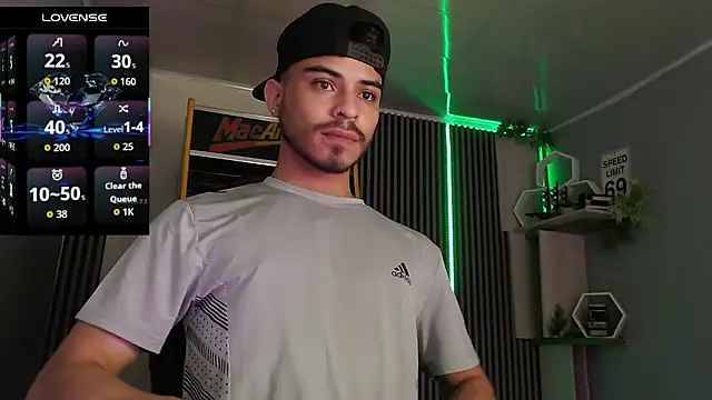 Snapshot of Bastian_MCcormick chatting on December 18, 2025, 1:15 pm Bastian MCcormick online show from December 18, 2025, 1:15 pm