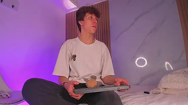 Snapshot of IM_DAREN chatting on November 10, 2025, 3:22 am IM DAREN online show from November 10, 2025, 3:22 am