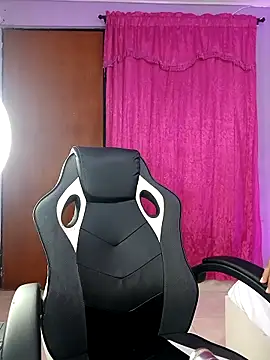 LunaaRosse online show from December 14, 2025, 2:40 am