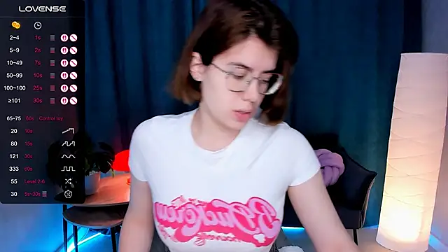 Snapshot of BellaCaress chatting on November 30, 2025, 2:23 am BellaCaress online show from November 30, 2025, 2:23 am