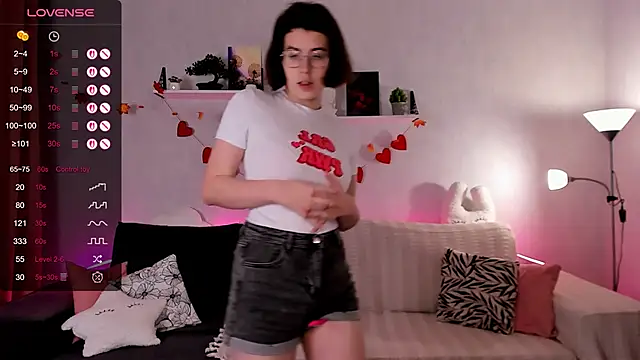 Snapshot of BellaCaress chatting on November 25, 2025, 2:34 am BellaCaress online show from November 25, 2025, 2:34 am