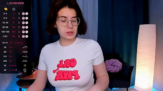 Snapshot of BellaCaress chatting on November 23, 2025, 9:19 am BellaCaress online show from November 23, 2025, 9:19 am