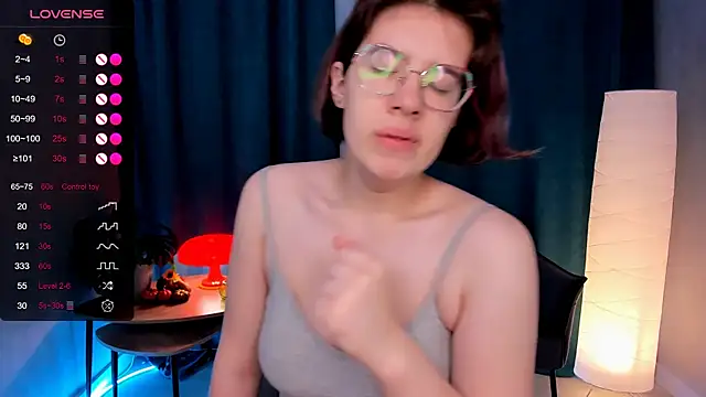 Snapshot of BellaCaress chatting on November 7, 2025, 2:27 am BellaCaress online show from November 7, 2025, 2:27 am