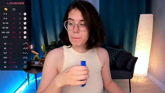 Snapshot of BellaCaress chatting on September 16, 2025, 2:45 am BellaCaress online show from September 16, 2025, 2:45 am