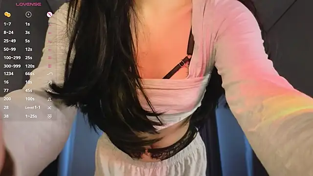 lunajii online show from June 6, 2026, 2:39 am