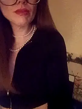 Snapshot of NovaVade chatting on November 11, 2025, 9:04 am NovaVade online show from November 11, 2025, 9:04 am