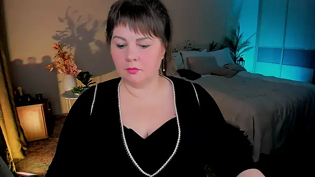 CrystaalStaar online show from December 1, 2025, 8:32 pm